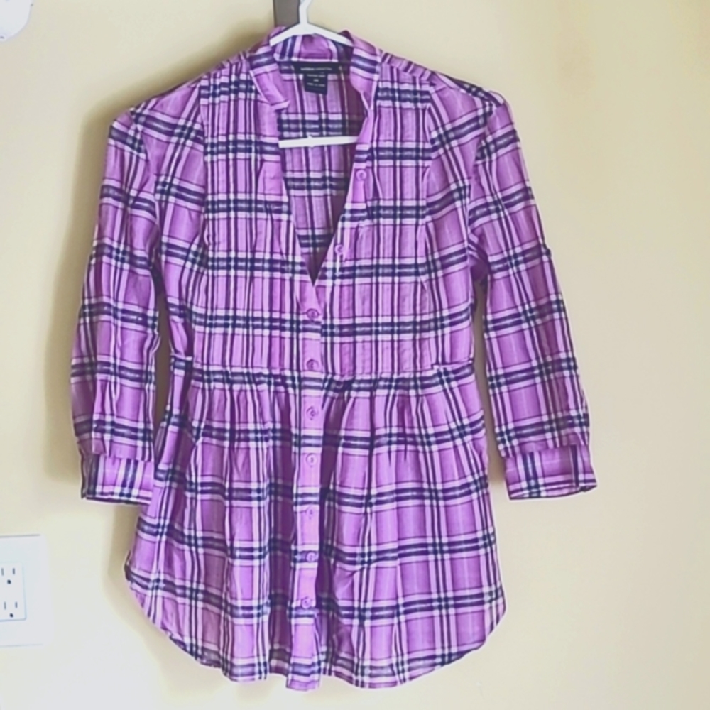 2/$25 Pretty top with 3/4 length sleeves and tie back.